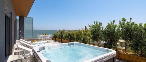 Apartment, 1 Bedroom, Smoking, Balcony | Bathroom amenities