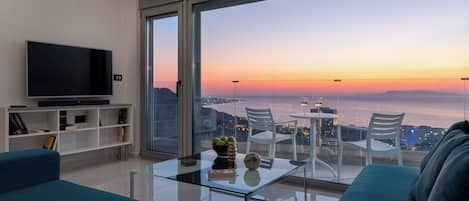 Apartment, 1 Bedroom, Smoking, Balcony | Living room