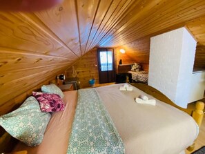 4 bedrooms, desk, WiFi, bed sheets