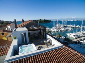 Property grounds - Good Life, Luxury Seafront Apartment (Preko)