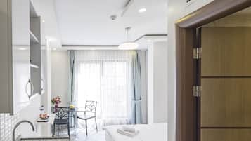 Ropa de cama de alta calidad y escritorio