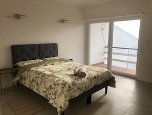 6 bedrooms, desk, iron/ironing board, travel crib - 2-Pool Luxury Oasis with Ocean view (Parede)