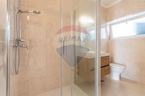 Shower - 2-Pool, Ocean-View, BBQ, and Games! (Parede)