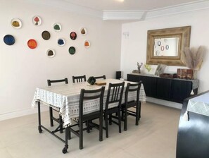 Dining - 2-Pool, Ocean-View, BBQ, and Games! (Parede)