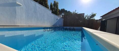 حمّام سباحة على السطح