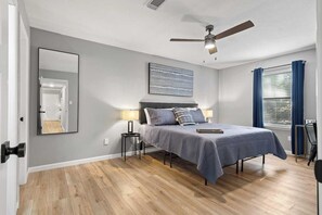 2 bedrooms, iron/ironing board, free WiFi, bed sheets - 2 bed/ 2 bath condo * Private Fenced Yard * Dog Friendly * All NEW (Pensacola)