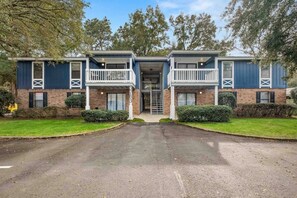 Exterior - 2 bed/ 2 bath condo * Private Fenced Yard * Dog Friendly * All NEW (Pensacola)