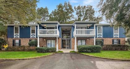 2 bed/ 2 bath condo * Private Fenced Yard * Dog Friendly * All NEW