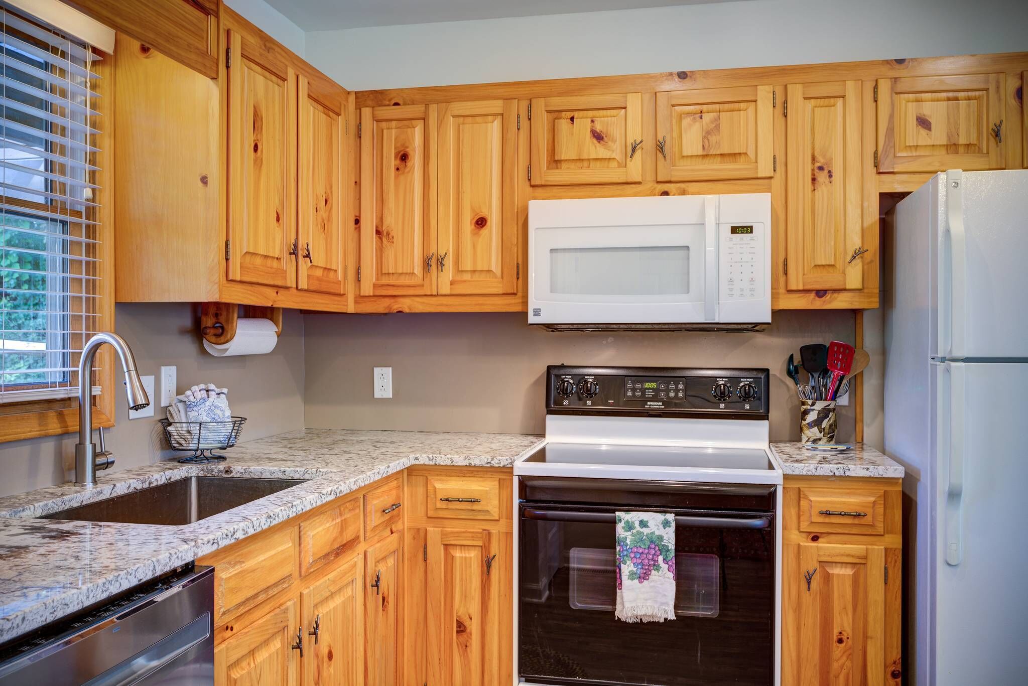 Townhouse with Mountain Views - Close to Boone and Blowing Rock