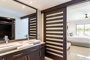 2 habitaciones, tabla de planchar con plancha, cuna de viaje y wifi 