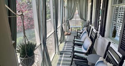 Pamela's Paradise! East End Historical Home