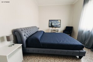 Premium bedding, down duvets, desk, laptop workspace - B&B Borgo 40 (Cava de' Tirreni)