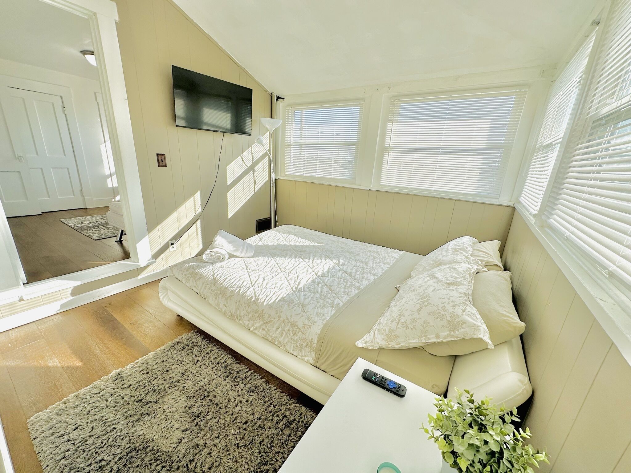 Beautiful Home near Light House Beach