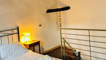 1 bedroom, travel cot, bed sheets