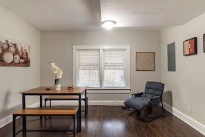 Interior - Cozy, charming near Downtown (Greensboro)