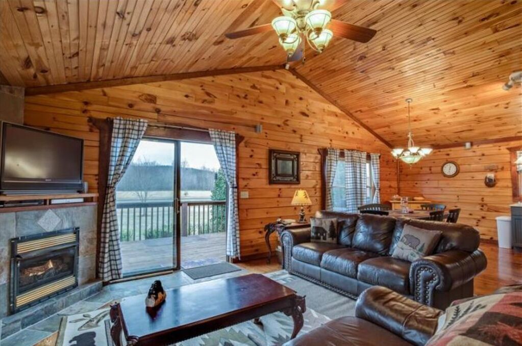 Ridge View Cabin with Fireplace Pet Friendly 2.7 miles from TIEC
