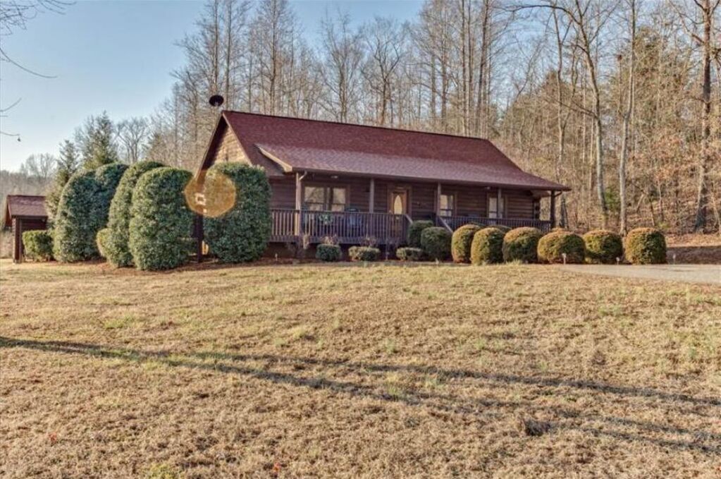 Ridge View Cabin with Fireplace Pet Friendly 2.7 miles from TIEC