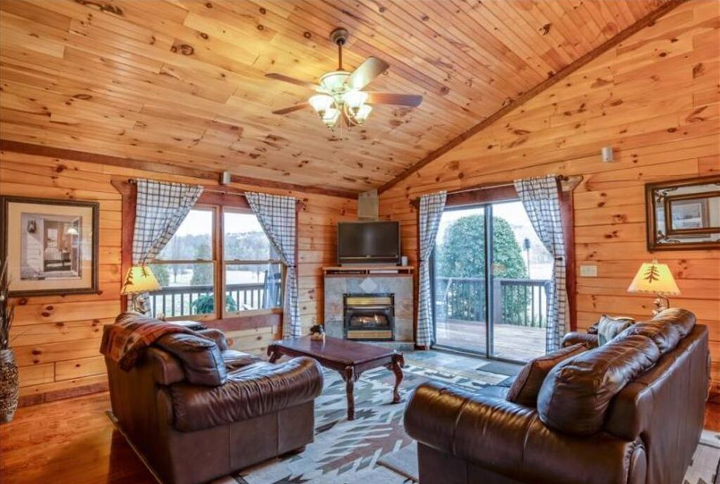 Ridge View Cabin with Fireplace Pet Friendly 2.7 miles from TIEC
