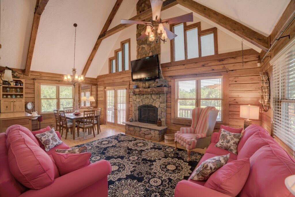 Equestrian Log Cabin. Beautiful interior and pet friendly!