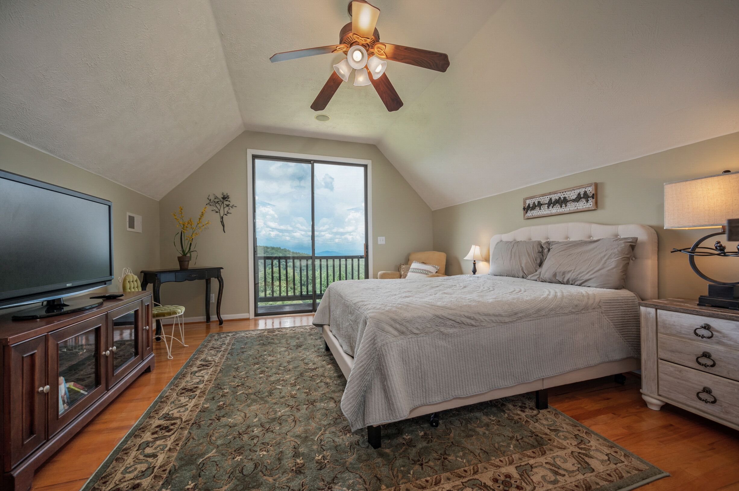 Tranquility Cabin with Mountain Views Pet Friendly