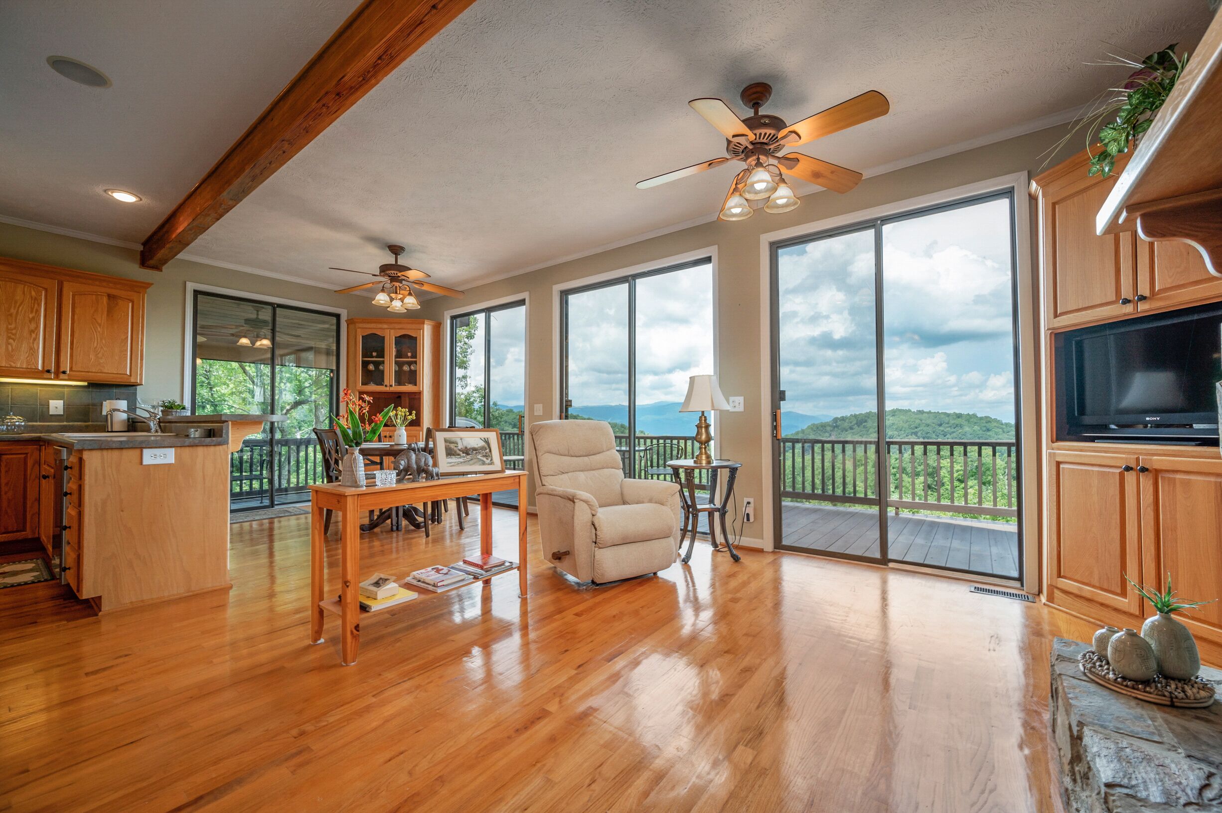 Tranquility Cabin with Mountain Views Pet Friendly