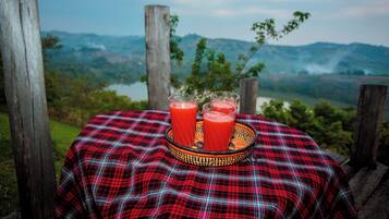 Free daily cooked-to-order breakfast