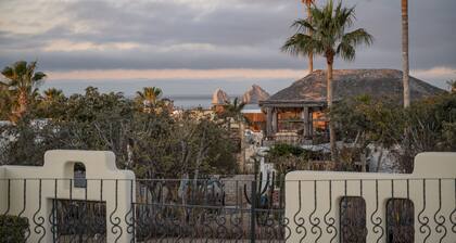 Gorgeous 6 Bdr. Home in Cabo Bello, Walk to the beach, Heated Pool & Ocean Views