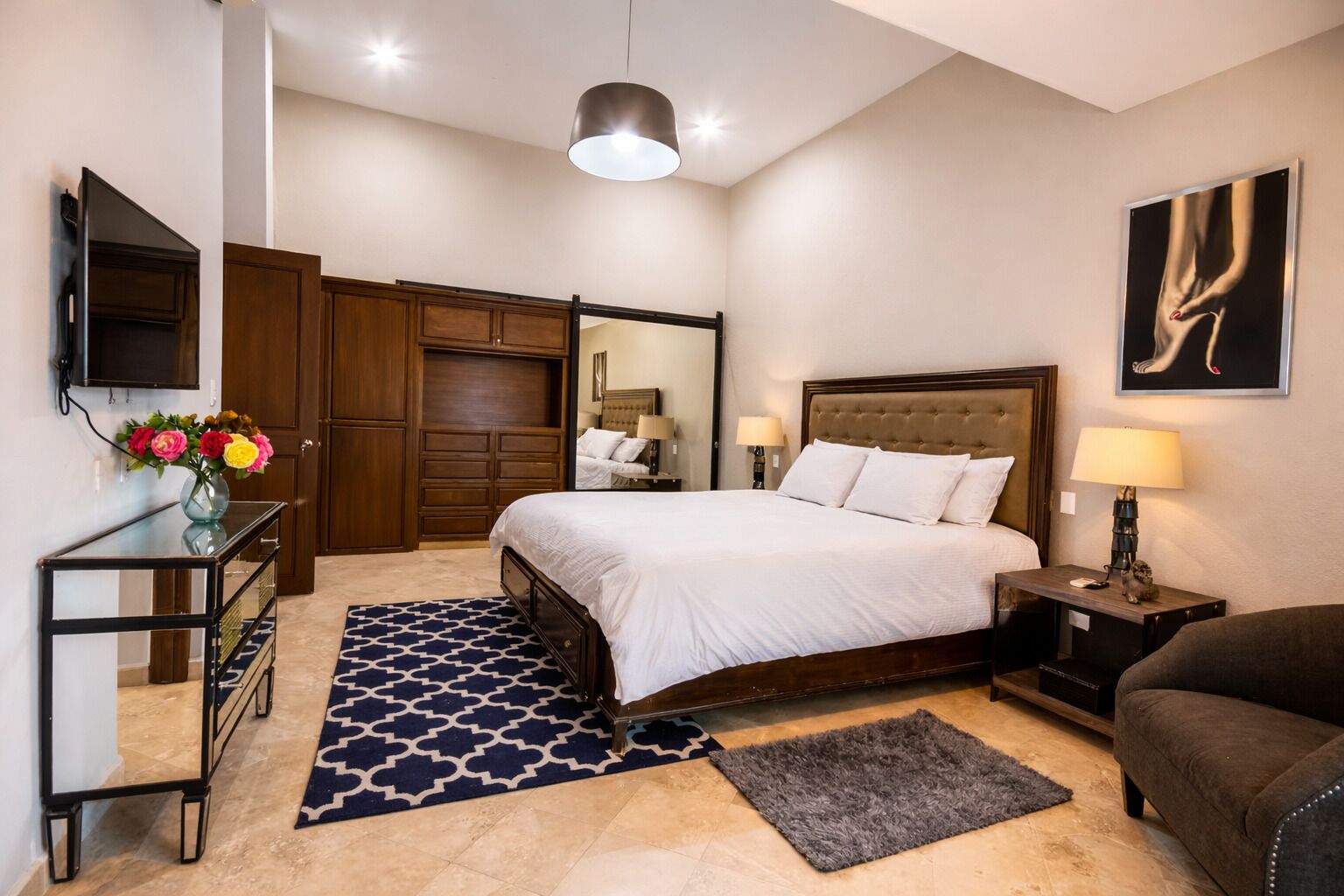 6 多间卧室、办公桌、旅行婴儿床、WiFi