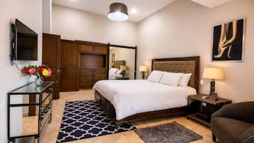 6 多间卧室、办公桌、旅行婴儿床、WiFi