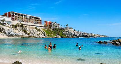 Casa Reyes -6 Bedroom- Heated Pool & Beach Access.