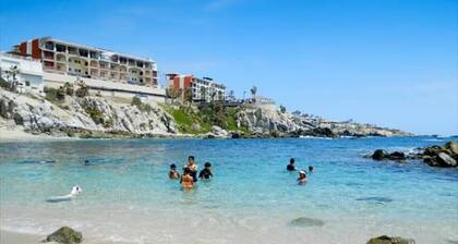 Casa Reyes Sleeps up to 20, Ocean View • Heated Pool • Jacuzzi • Gym • Mini Golf