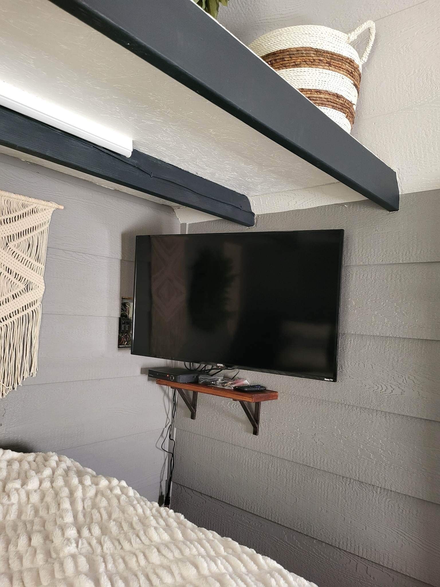 Cozy Cabin, floating,  illinois river, golfing 