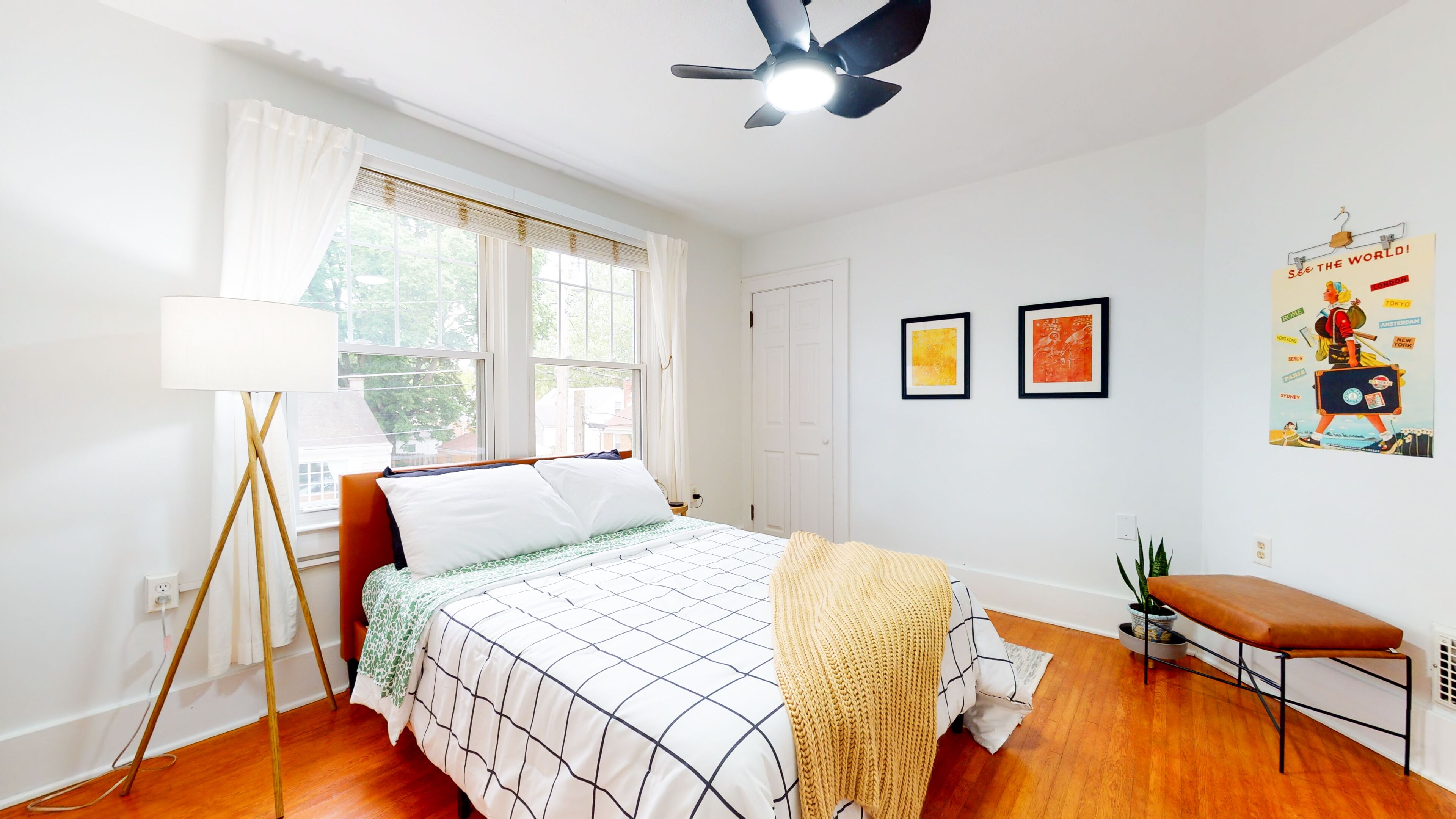 Mod 2-bedroom cottage w/ game room+private parking