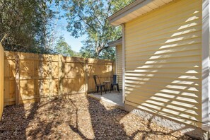 Terrace/patio - 2 Bed Townhouse * Fenced Yard * Dog Friendly * Fox Den C (Pensacola)