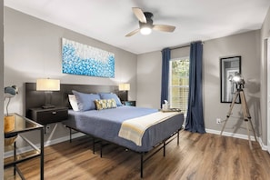 2 bedrooms, free WiFi - 2 Bed Townhouse * Fenced Yard * Dog Friendly * Fox Den C (Pensacola)