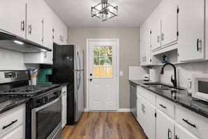 Fridge, coffee/tea maker, cookware/dishes/utensils, dining tables - 2 Bed Townhouse * Fenced Yard * Dog Friendly * Fox Den C (Pensacola)