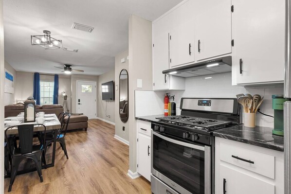 Fridge, coffee/tea maker, cookware/dishes/utensils, dining tables - 2 Bed Townhouse * Fenced Yard * Dog Friendly * Fox Den C (Pensacola)