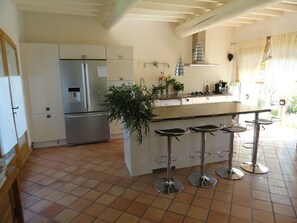 ثل اجة، ميكروويف، فرن، موقد طهي مسطح