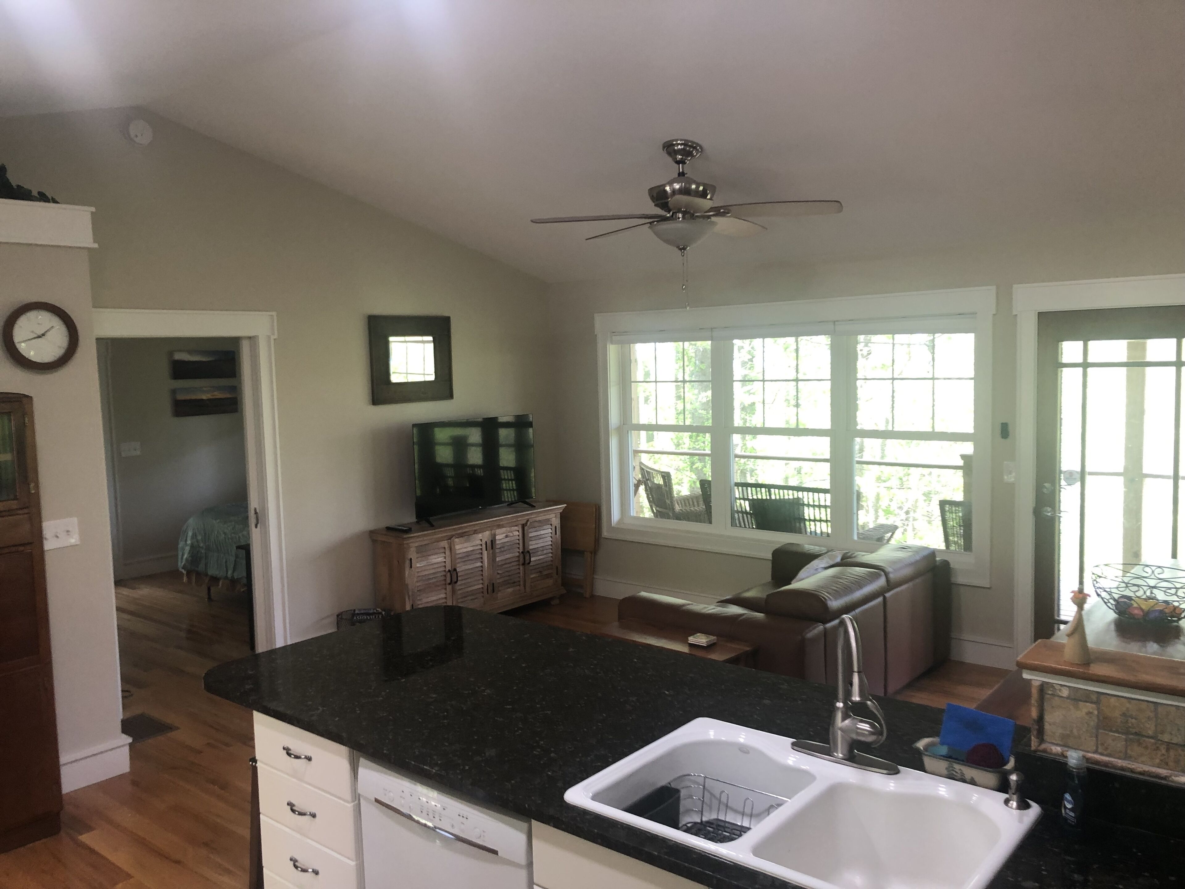 High Windy is a Ridge-Top Nature Retreat Minutes from Asheville (pet friendly)