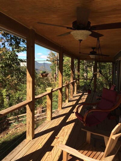 High Windy is a Ridge-Top Nature Retreat Minutes from Asheville (pet friendly)