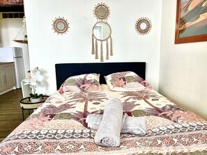 Iron/ironing board, free WiFi, bed sheets