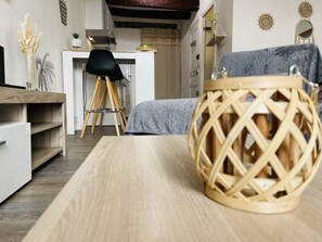 Fer et planche à repasser, Wi-Fi gratuit, draps fournis