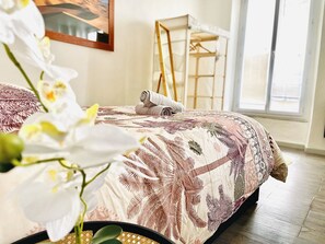 Fer et planche à repasser, Wi-Fi gratuit, draps fournis