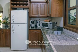 Villa, 4 chambres, fumeur, piscine privée | Cuisine privée