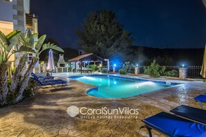 Villa, 4 chambres, fumeur, piscine privée | Piscine