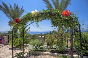 Villa, 4 habitaciones, para fumadores, alberca privada | Áreas de la propiedad