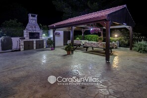 Villa, 4 chambres, fumeur, piscine privée | Terrasse/patio