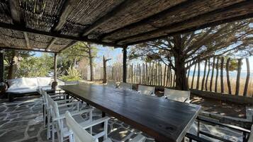 Hus - 2 sovrum - balkong - utsikt mot trädgården | Restaurang utomhus