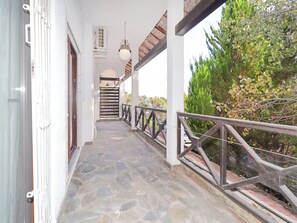 Exterior detail - Spacious Maisonette on the "eu Blue Beach" of Kalogria in Sithonia, Greece Num1 (Sithonia)