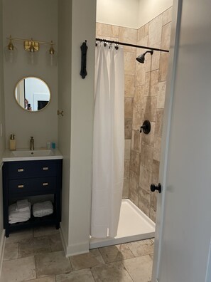 Towels, soap, shampoo, toilet paper - Gorgeous beach view, private balcony suites (Biloxi)